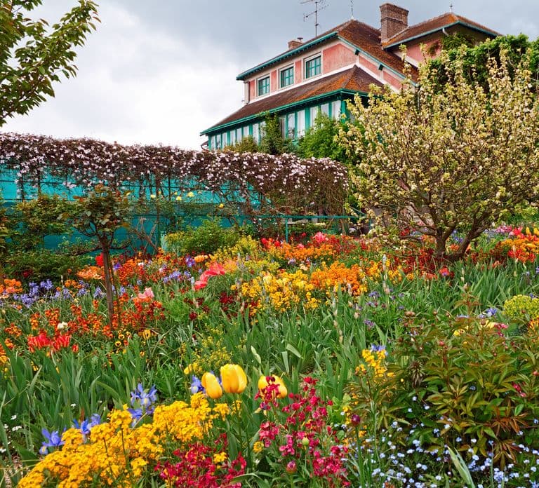 From Paris: Giverny and Versailles Palace Guided Day Trip