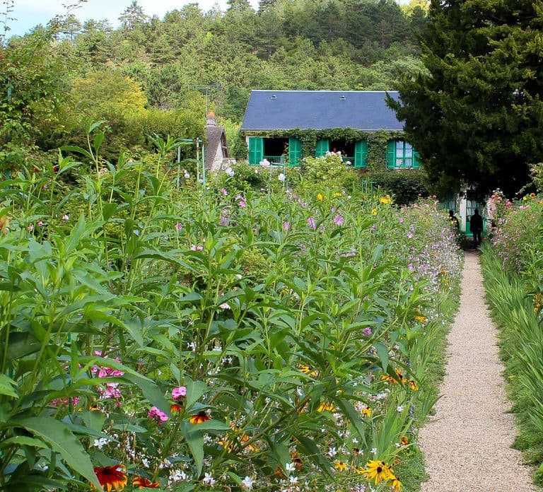 Ab Paris: Geführter Tagesausflug nach Giverny und zum Schloss Versailles