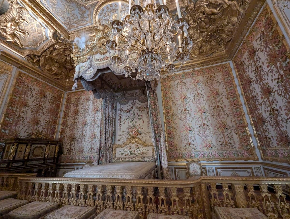 From Paris: Versailles Palace & Gardens Private Guided Tour