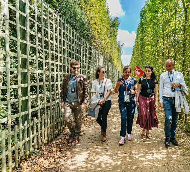 From Paris: Versailles Palace Guided Tour & Gardens Access