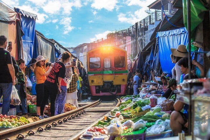 Tour classico di Bangkok - Railway Train Market e Damnoen Saduak Floating Market