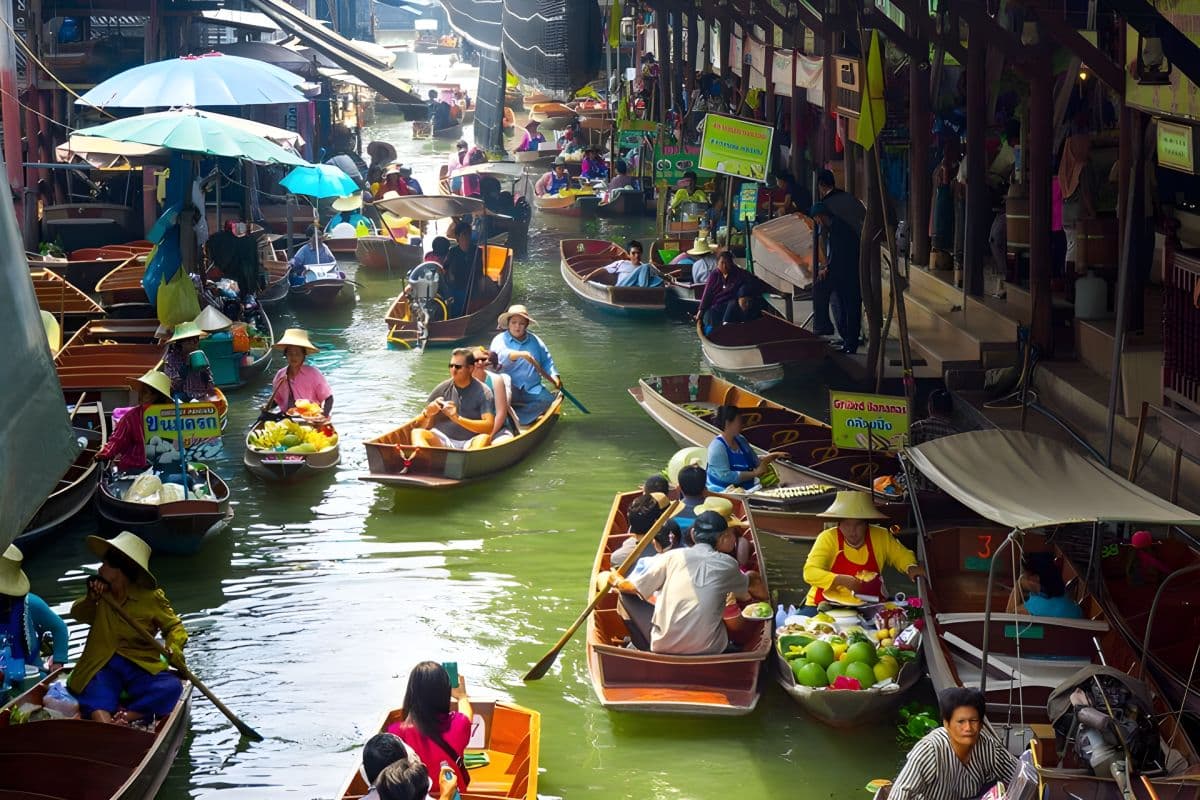 Classic Bangkok tour - Railway Train market & Damnoen Saduak Floating market