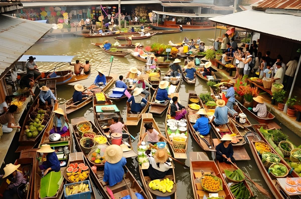 Classic Bangkok tour - Railway Train market & Damnoen Saduak Floating market