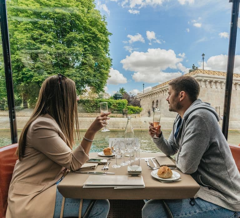París: Crucero con almuerzo de 2 horas por el río Sena con menú de 3 platos