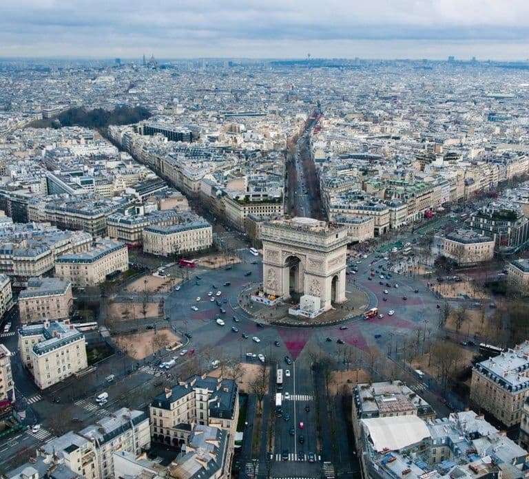 París: Entrada al Arc de Triomphe y crucero por el Sena