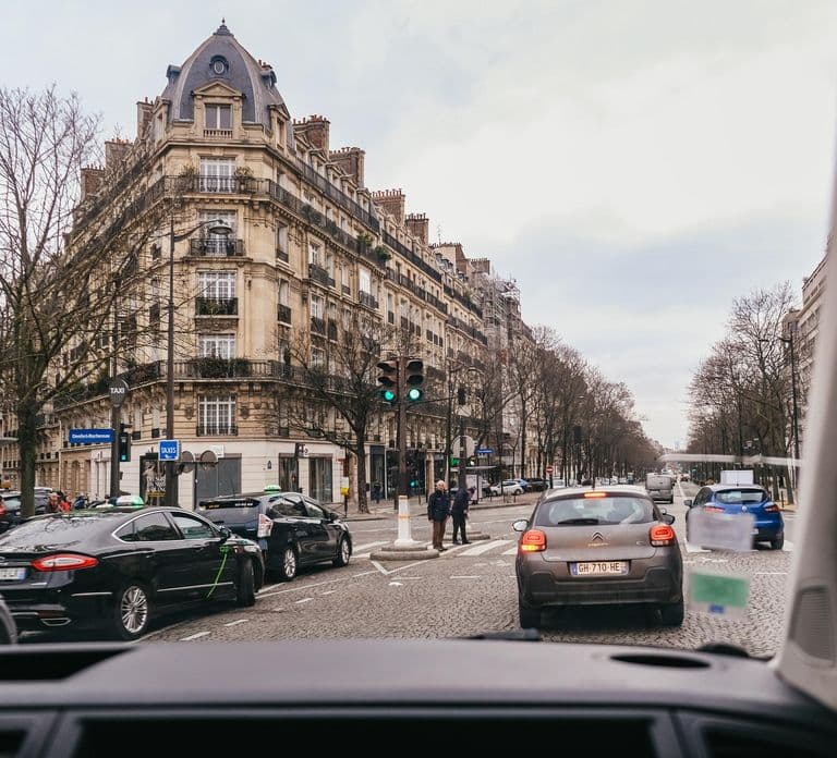 Paris: Privater Transfer zum Flughafen Charles de Gaulle