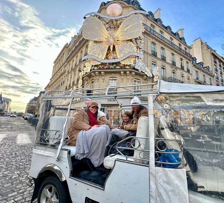 Paris: Christmas Lights Tuk Tuk Tour