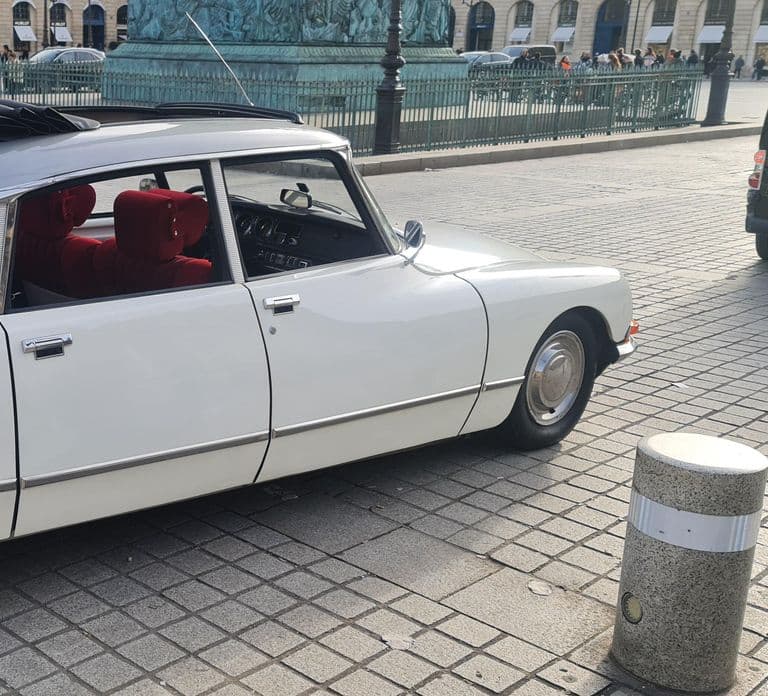 Parigi: Tour alla scoperta della città in una Citroën DS d'epoca