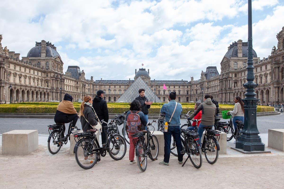 Paris: City Highlights Bike Tour