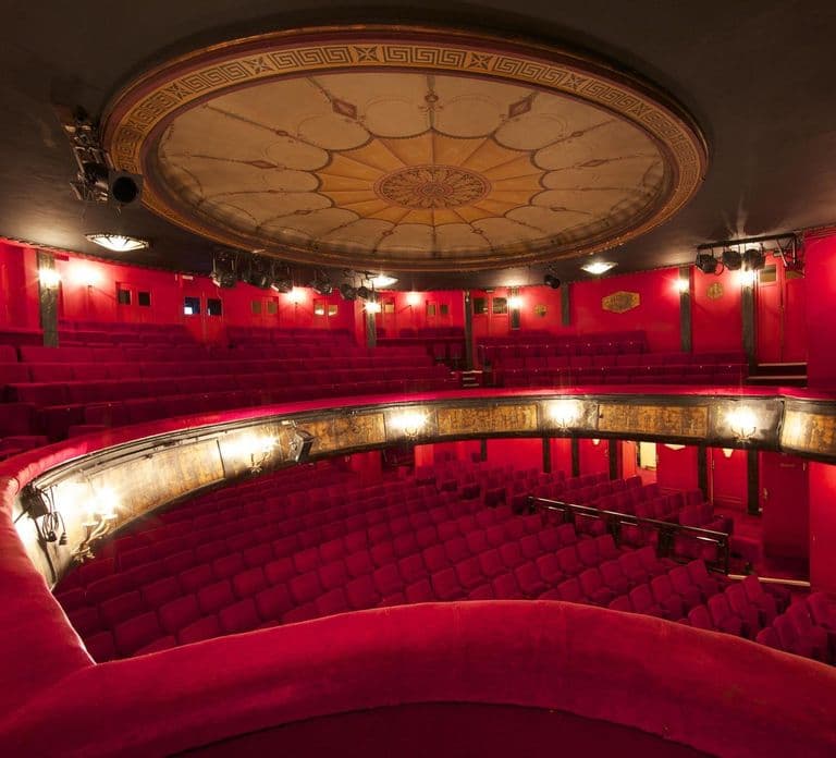 Paris: Comedy Show in English - How to Become a Parisian