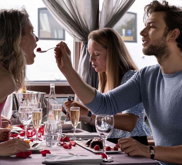 Paris: Dinner-Kreuzfahrt am frühen Abend auf der Seine