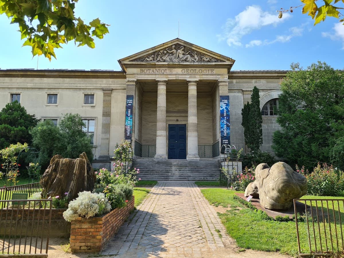 Gallery of Mineralogy and Geology