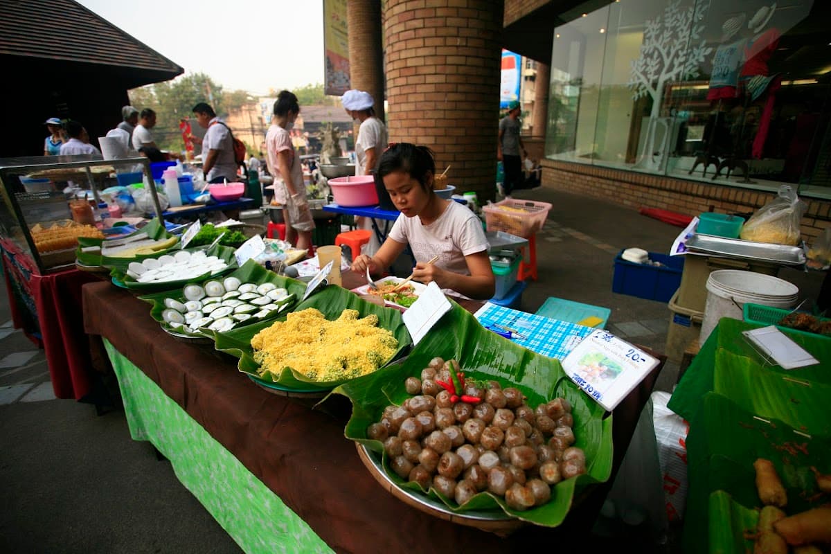 Chiang Mai Street Eats Evening Tour