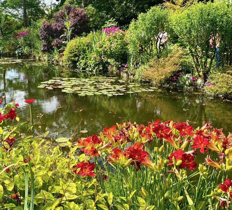 Giverny Versailles Trianon Small Group by Minivan from Paris