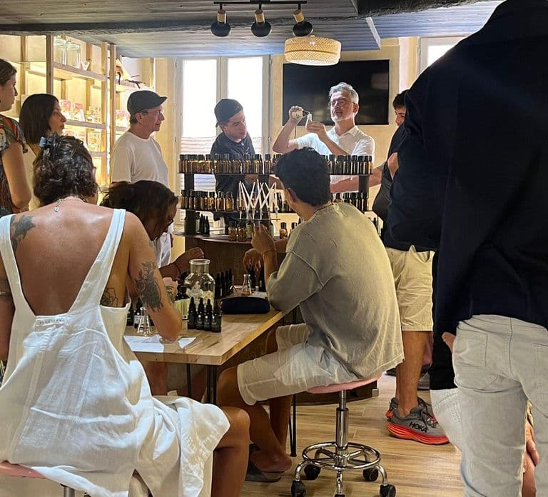 Grasse: laboratorio di creazione di profumi 100% naturali