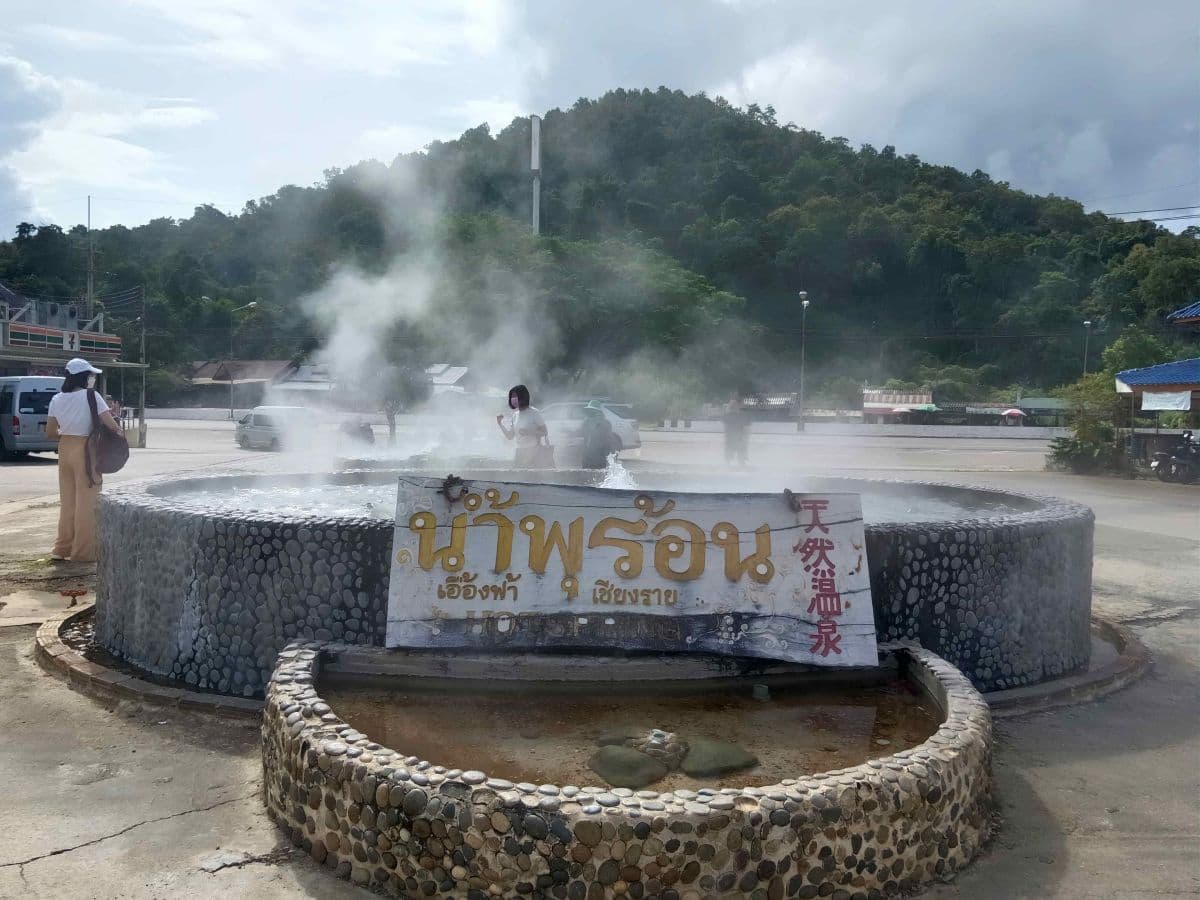 Wycieczka jednodniowa do Chiang Rai [Najlepsze okazje]: gorące źródła, Błękitna Świątynia, Biała Świątynia, Czarny Dom, plemię Długich Szyj, Singha Park