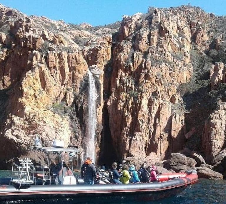 Ajaccio/Porticcio: Passeio de um dia em barco semirrígido por Scandola e Piana