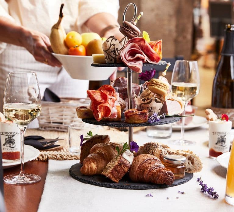 Brunch alsaciano com tour imersivo na adega