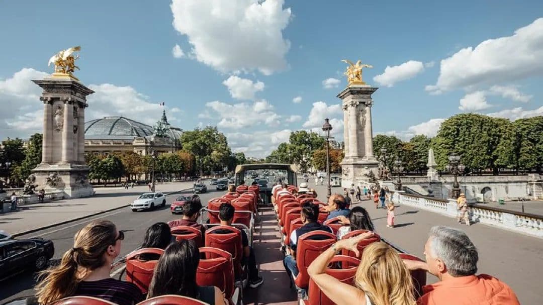 Big Bus Paris: Tour Hop-on Hop-off + Cruzeiro pelo Rio Sena