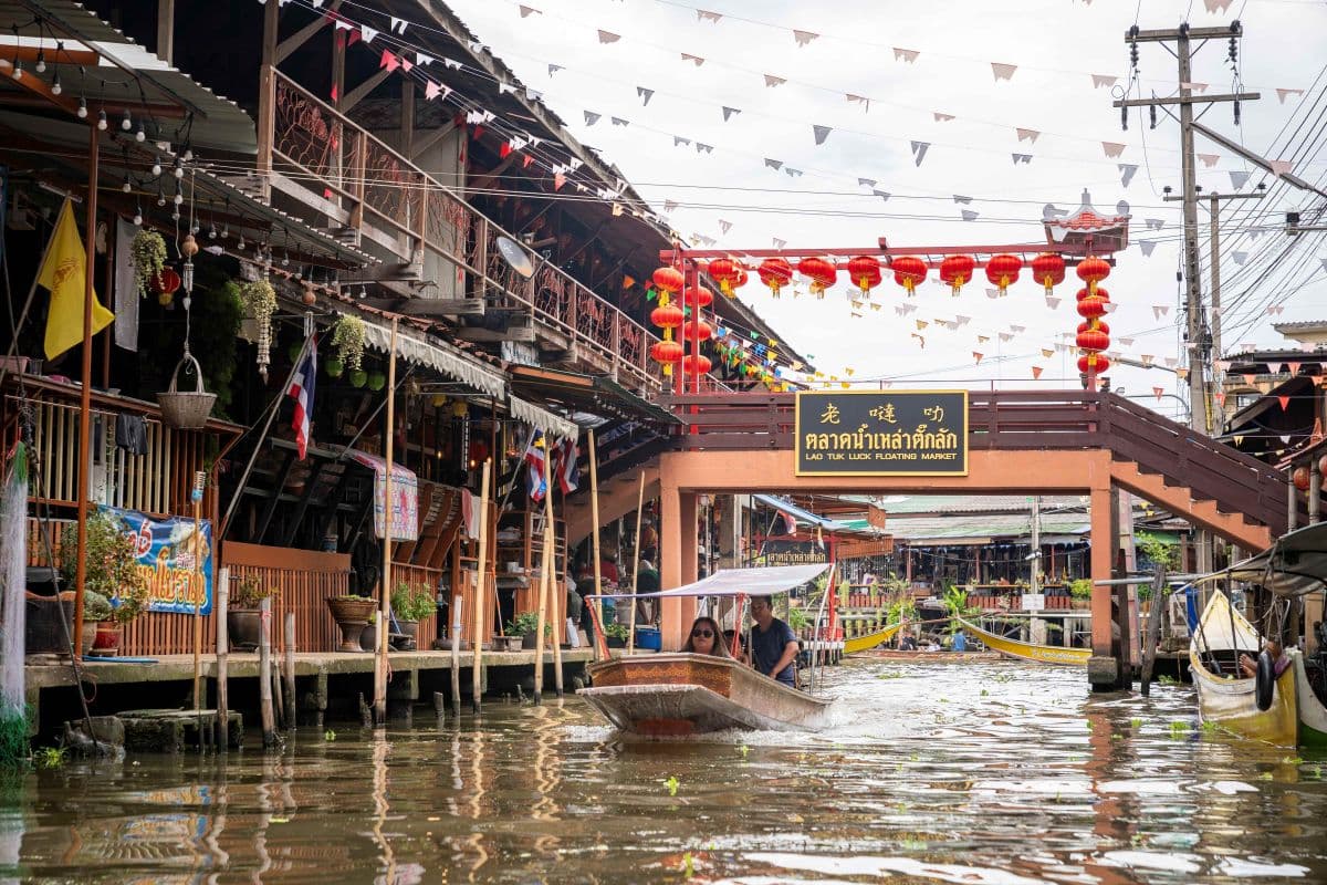 Damnoen Saduak Floating Market Tour (included roundtrip transfer in city centre)