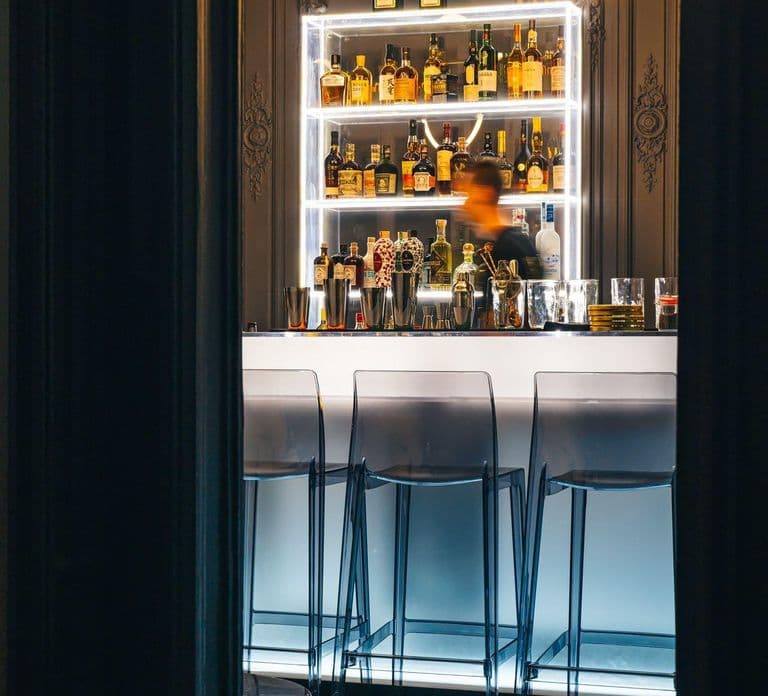 Cocktails lessons in Speakeasy