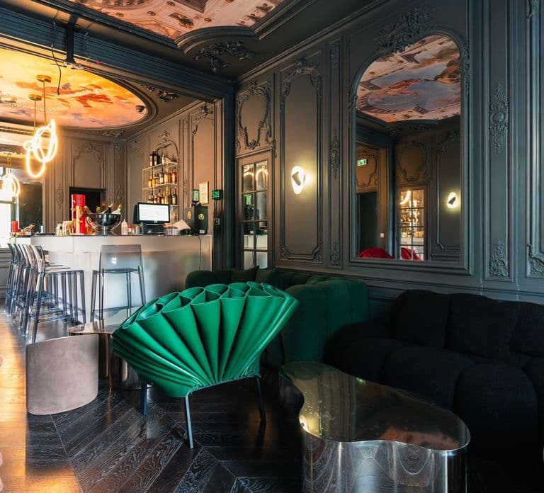 Cocktails lessons in Speakeasy