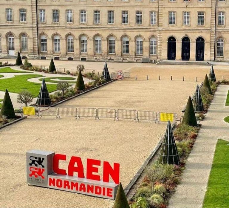 Odkryj Caen jak nigdy dotąd: wycieczki z przewodnikiem łączące historię i sekrety!