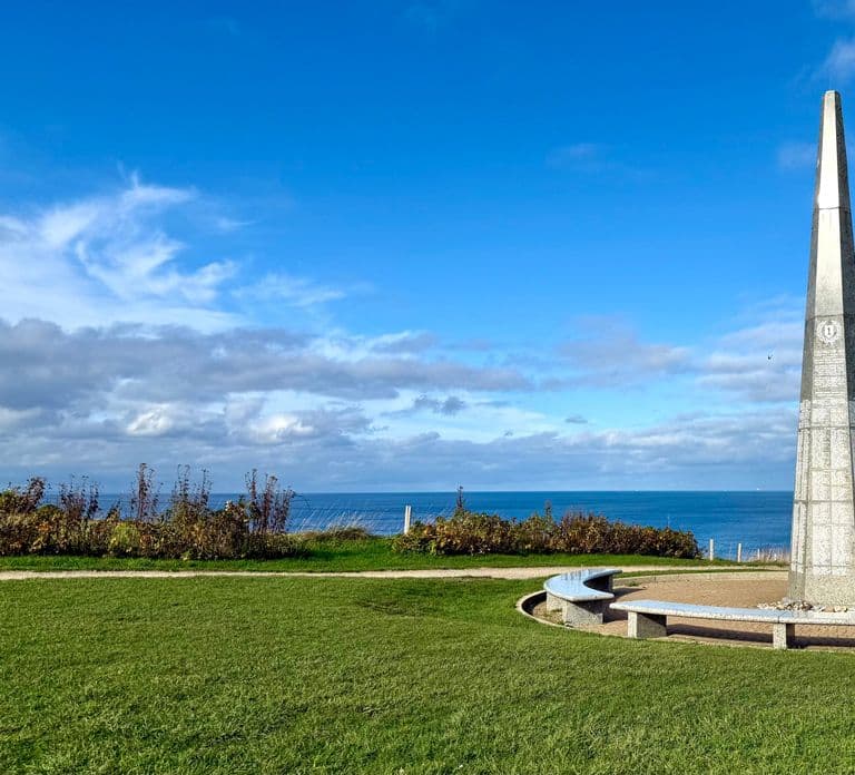 Zanurz się w historię D-Day: wycieczka z przewodnikiem po Omaha Beach i American Cemetery