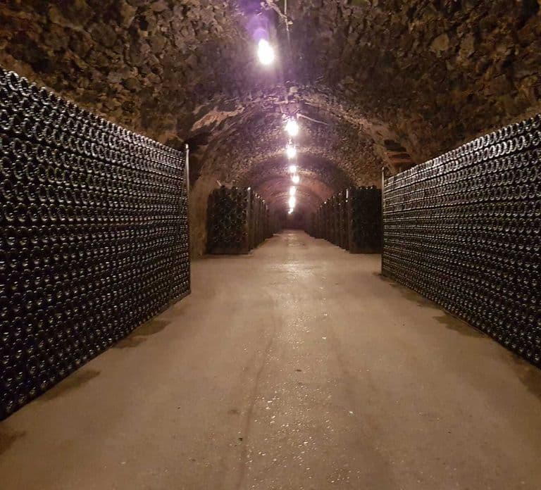 Epernay: Wycieczka z przewodnikiem po piwnicach szampana z degustacją