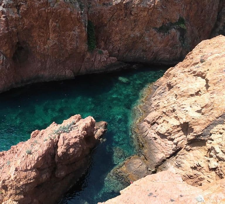 Fréjus: Cruzeiro pelas Calanques de Estérel (Barco Confortável) + Parada para Nado