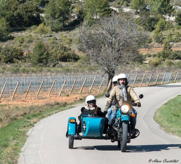 From Aix-en-Provence: 2-Hour Wine & Scenery Sidecar Tour