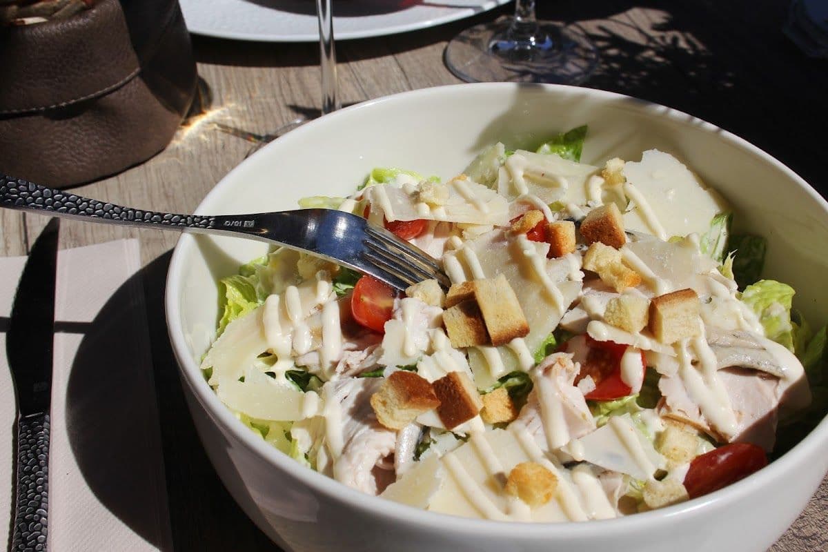 Lunch at Le Bistro Parisien Restaurant with Seine River Cruise