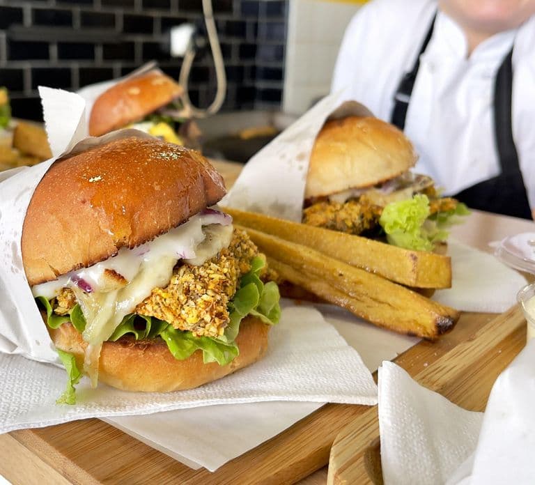 Marseille: Foodie Walking Tour of the Cours Julien District