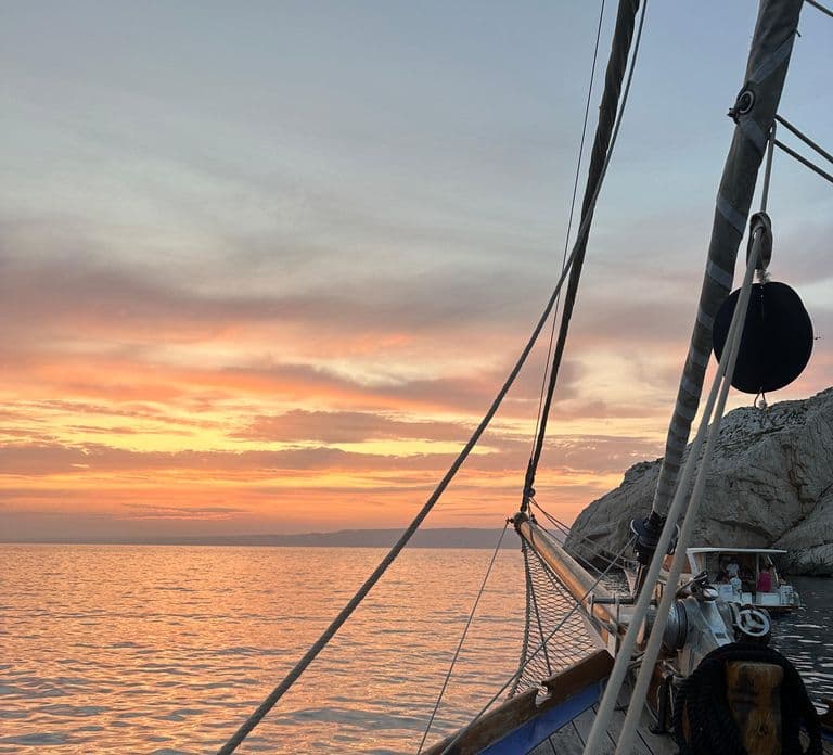 Marseille: Segeln bei Sonnenuntergang, Buffet und Wein