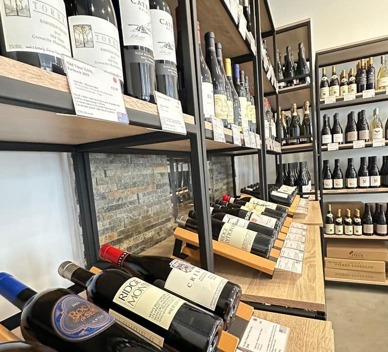 Marsella: Experiencia de cata de vinos a medida en una de las mejores vinotecas