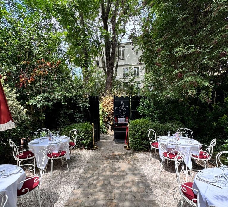 Montmartre. The artist village+its unique charm. My hood.