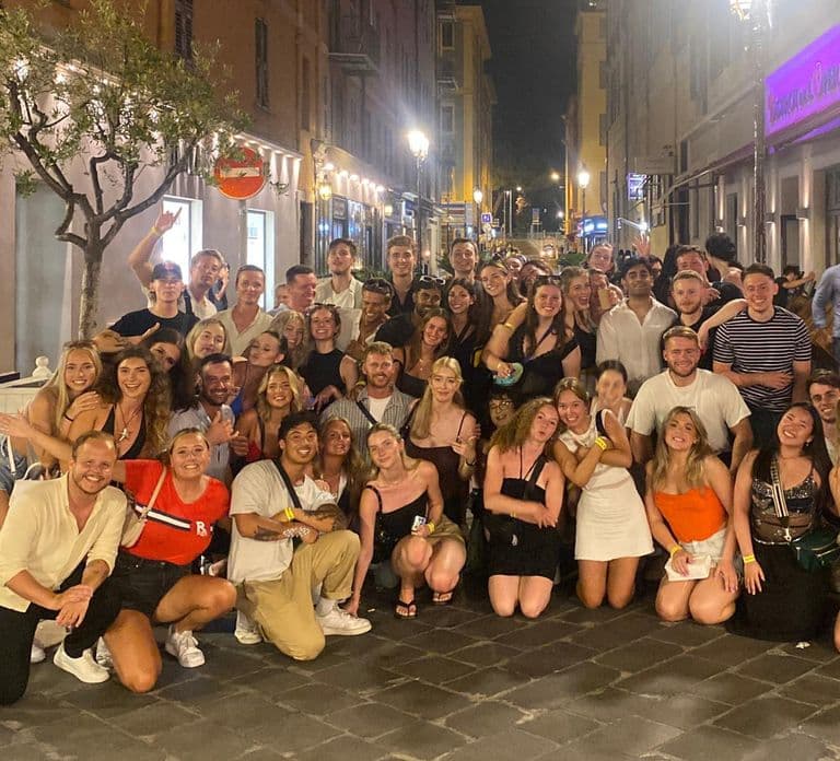 Nice: 4 Bars & 1 Club Fun Bar Crawl Party with Free Shots
