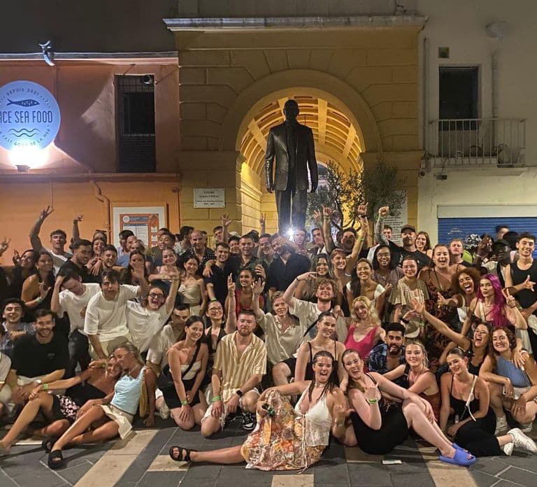 Nice: 4 Bars & 1 Club Fun Bar Crawl Party with Free Shots