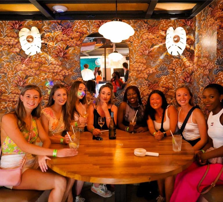 Nice: 4 Bars & 1 Club Fun Bar Crawl Party with Free Shots