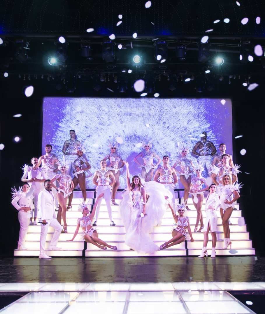 Paradis Latin Cabaret Night Show