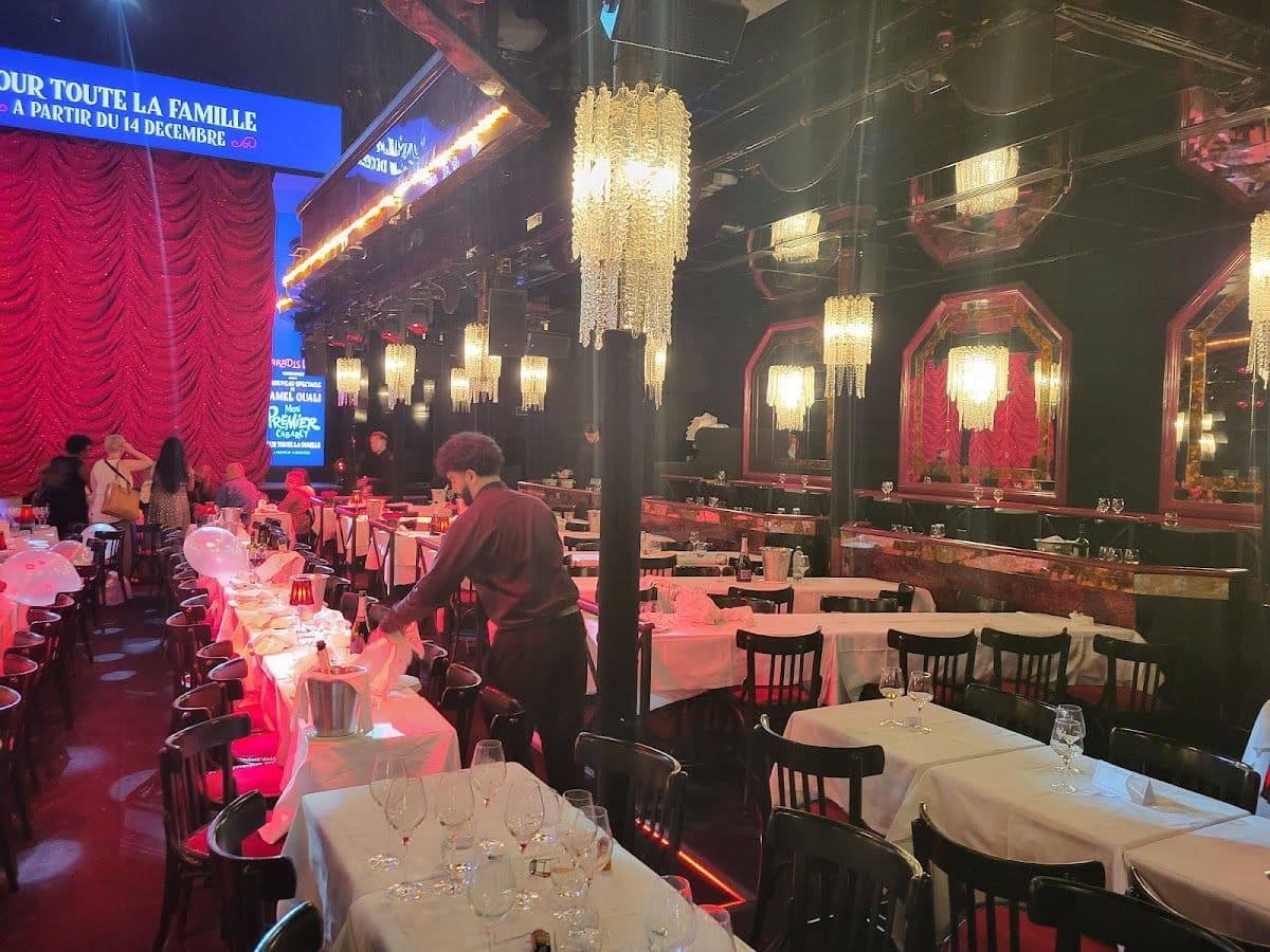 Paradis Latin Show with Champagne