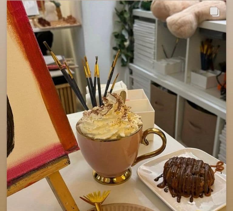 Paris : Painting experience in an art cafe