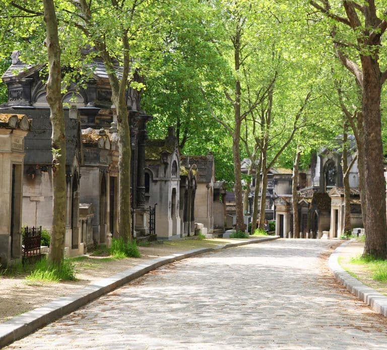 Paryż: Wycieczka z przewodnikiem po słynnych grobach na cmentarzu Père Lachaise