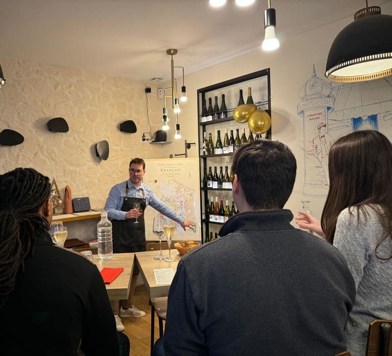 Parigi: Degustazione guidata di vini e formaggi francesi