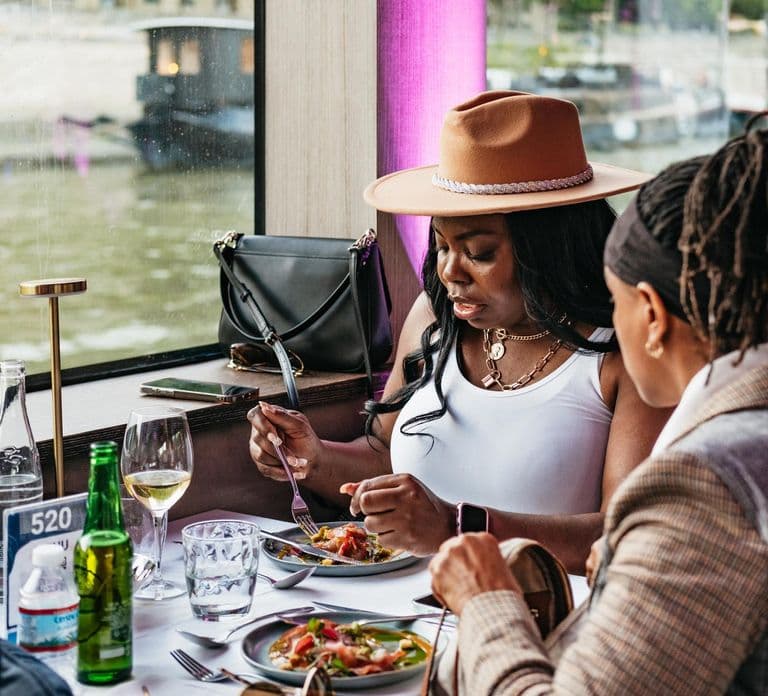 Paris: Gourmet Dinner Cruise on Seine River with Live Music