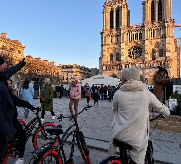 Paris: Guided City Highlights Bike Tour