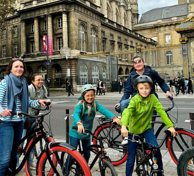 Paris: Guided City Highlights Bike Tour