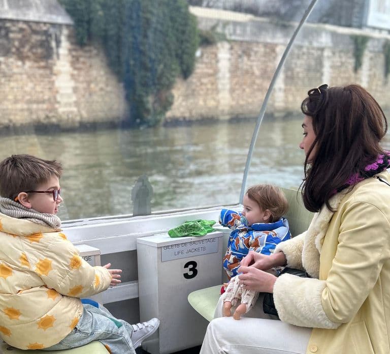 Paris: Hop-On Hop-Off Seine Cruise Pass with 9 Stops