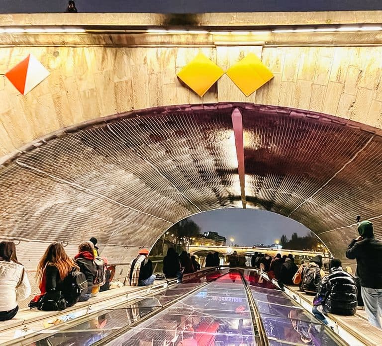 Paris: Night River Cruise On The Seine With Waffle Tasting