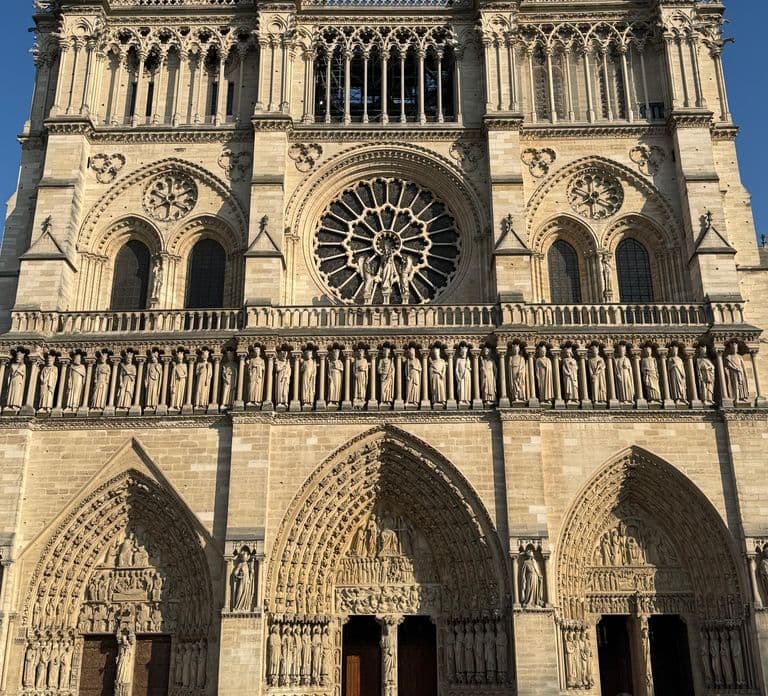 Paris: Notre-Dame Cathedral Guided Tour with Group Access